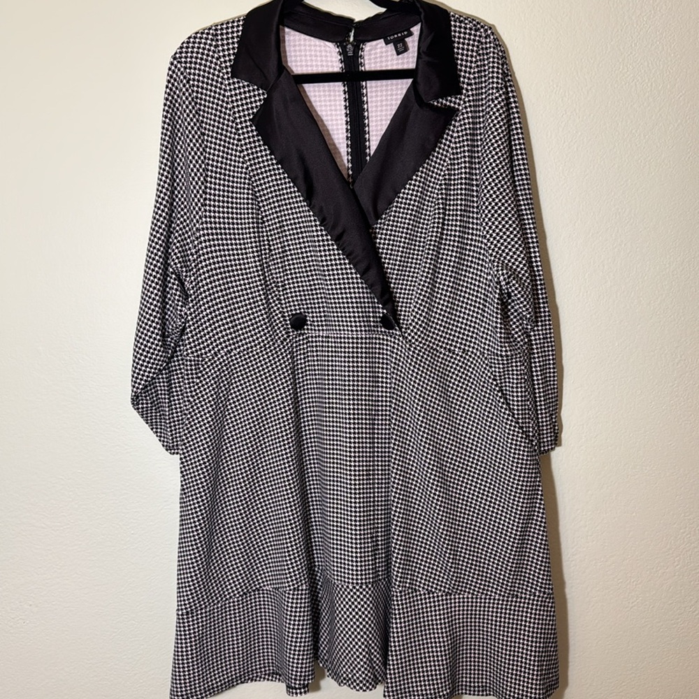 Torrid 22 Mini Stretch Satin Tuxedo Dress - Picture 5 of 11